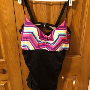 40 DD swim top. Underwire bra type